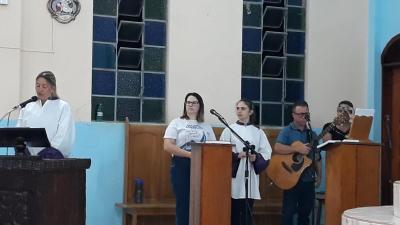 Dezenas de FiÃ©is participaram da abertura do TrÃ­duo em louvor a SÃ£o JosÃ© no Bairro Cristo Rei